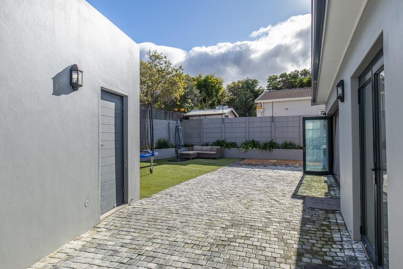 To Let 3 Bedroom Property for Rent in Constantia Western Cape